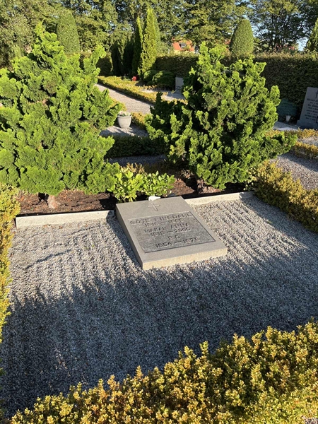 Grave number: NK X 172-173