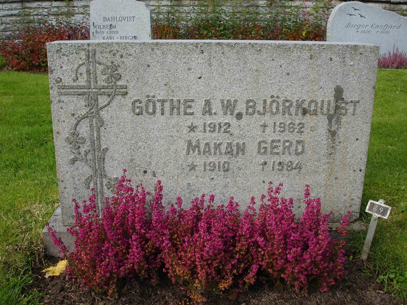 Grave number: B G   89, 90