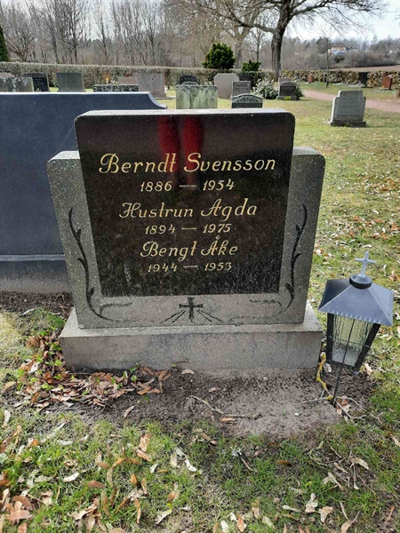 Grave number: ON F    23-25