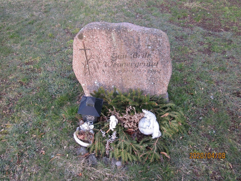 Grave number: 02 H   33