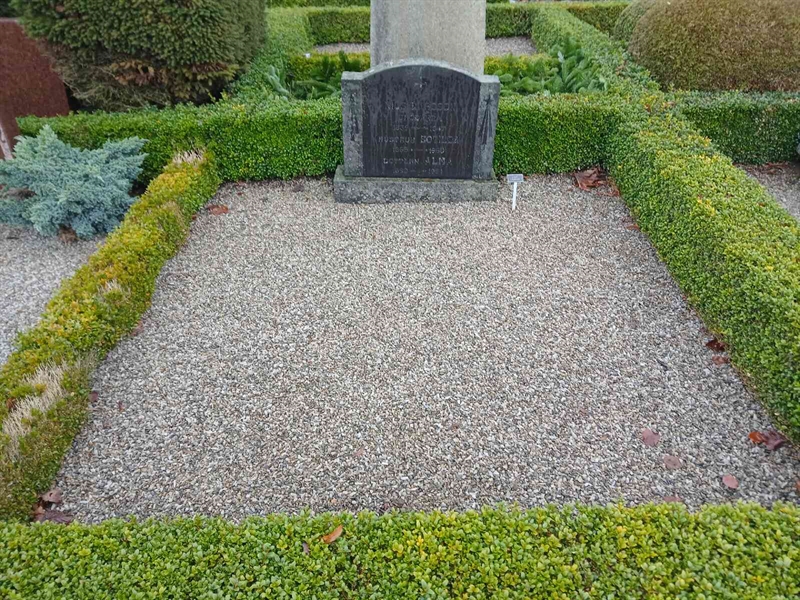 Grave number: Si J   100, 101