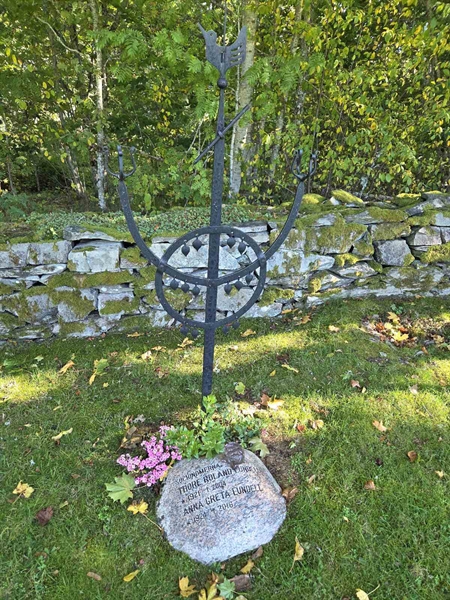 Grave number: T A D   906-907