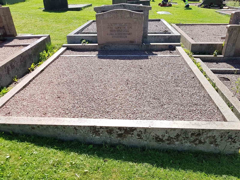 Grave number: 06 61079