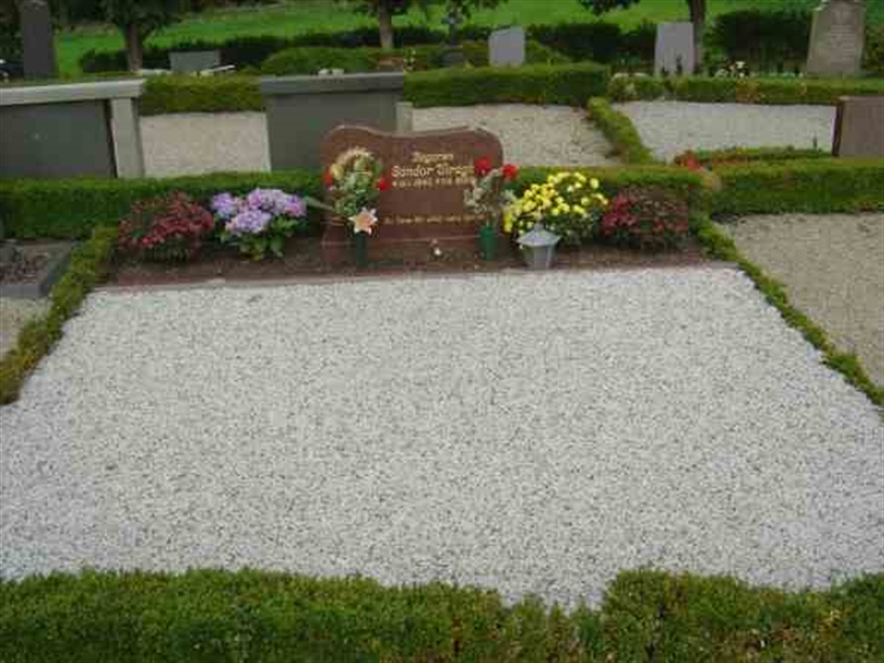 Grave number: Bo G    71-72