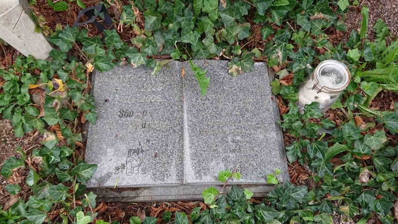 Grave number: AK 01    32