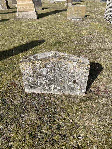 Grave number: VV D    83