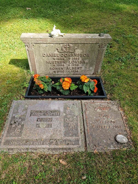 Grave number: 1 KV.4    23-24