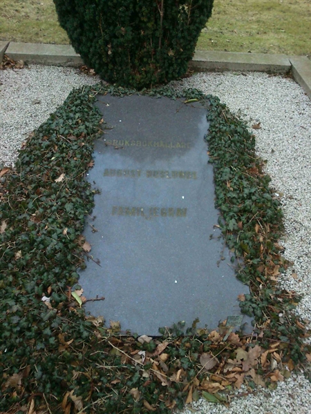 Grave number: Kg XI    30