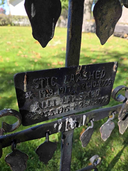 Grave number: T B A    44