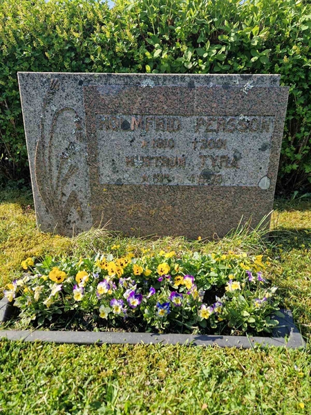 Grave number: 501 24 4864-4865