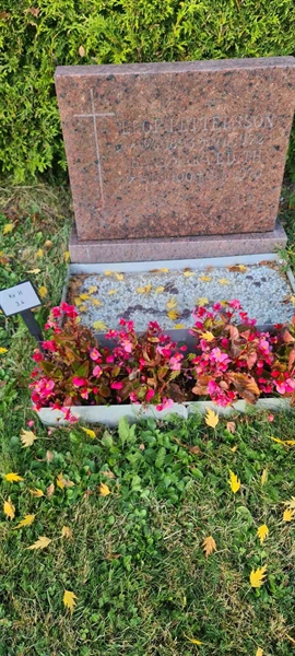 Grave number: M H    3, 4