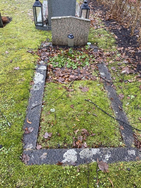 Grave number: 1 P   124