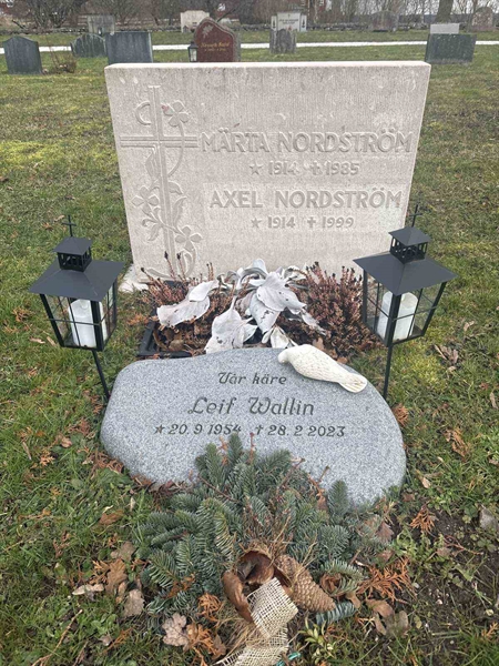 Grave number: E E 144, 145