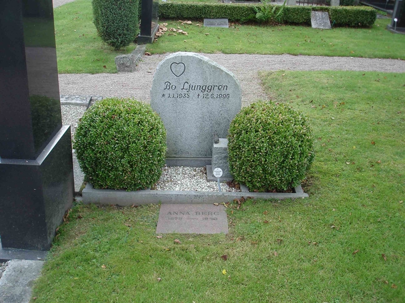 Grave number: HK A   107