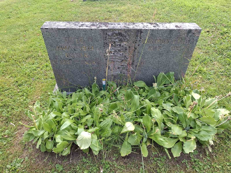 Grave number: 001 2   972