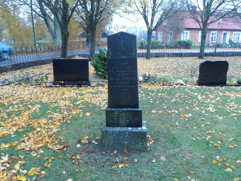 Grave number: 2 01   403