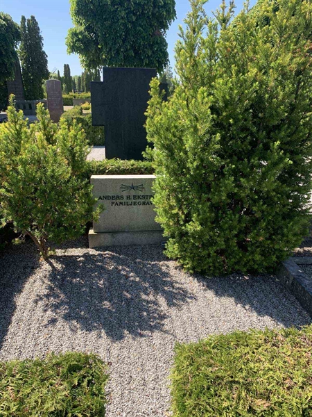 Grave number: NK V    55