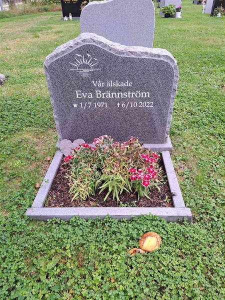 Grave number: 2 Q  2735