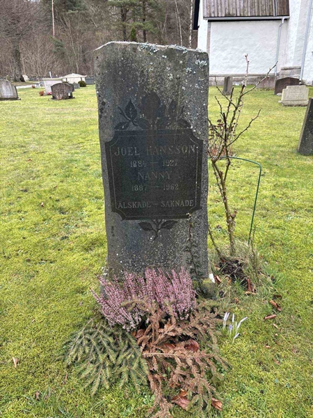 Grave number: L B 3