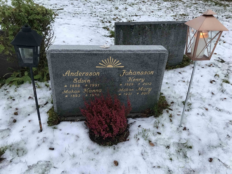Grave number: UN J    31, 32