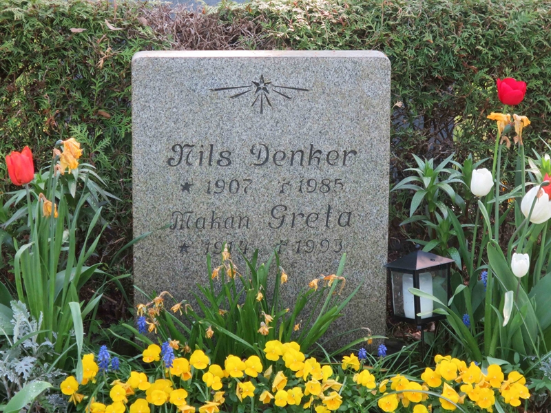 Grave number: HÖB 77    30