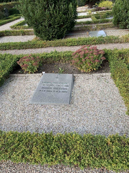 Grave number: NK G 83-84