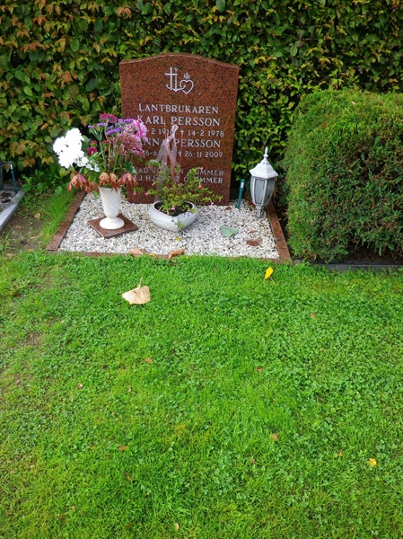 Grave number: OS N   330