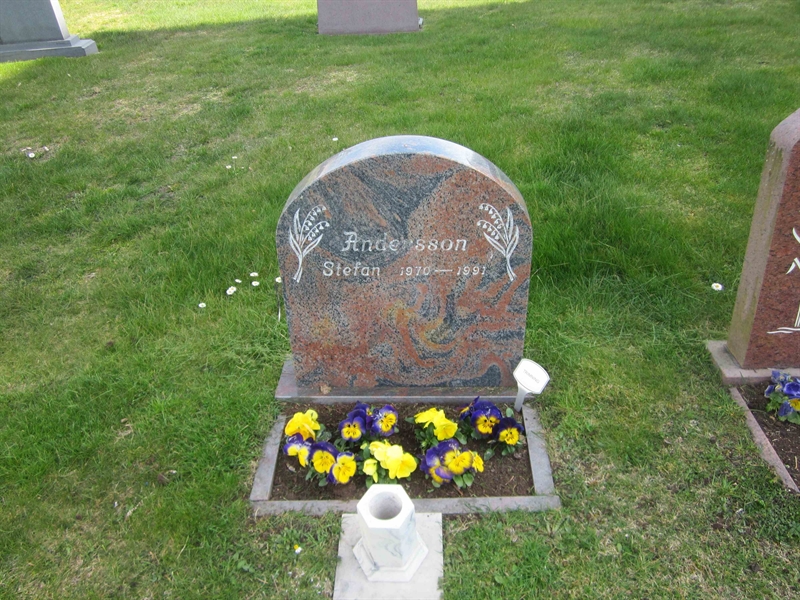 Grave number: 04 D   76