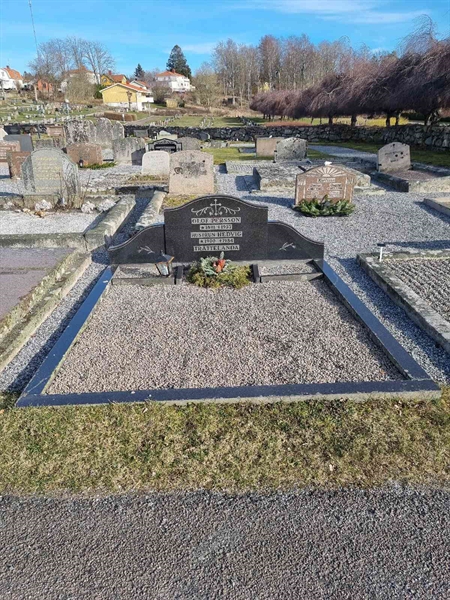 Grave number: TG 007 1043, 1044