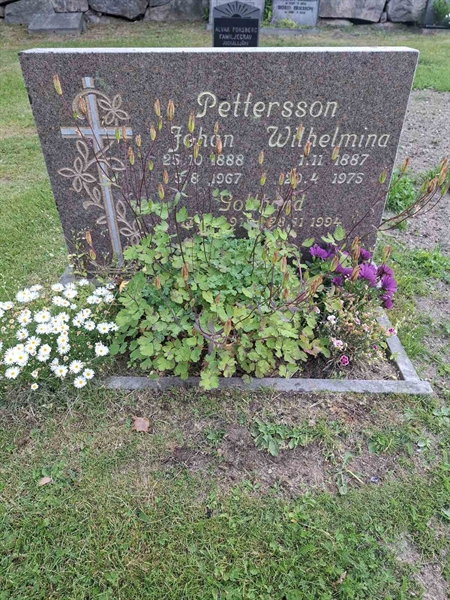 Grave number: 001 2   933