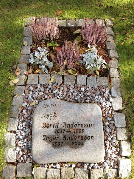 Grave number: HNB II    81