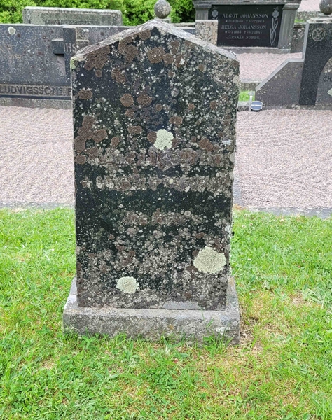 Gravnummer: JÄ 4   33