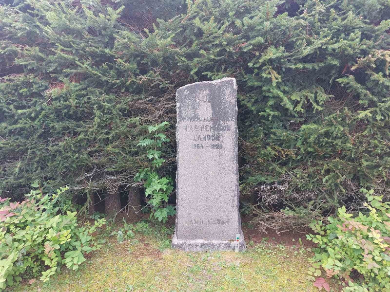 Grave number: K C    27