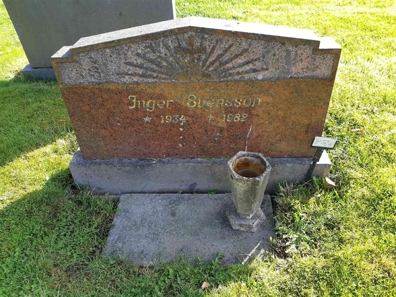 Grave number: Fr 8   404-406