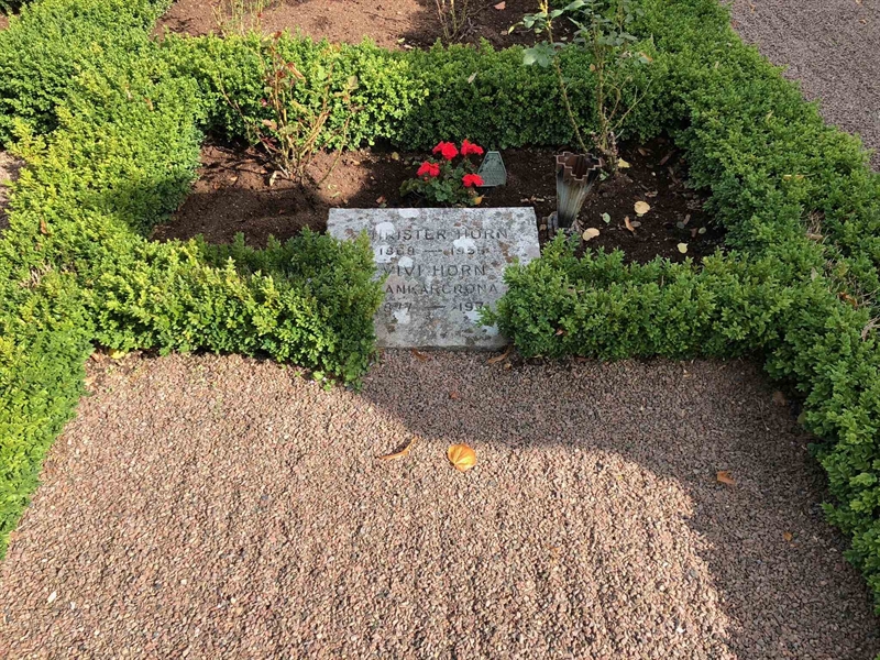 Grave number: HK 01    83, 84