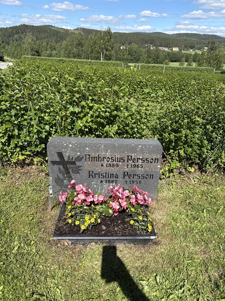 Grave number: 4 M MA     1-2
