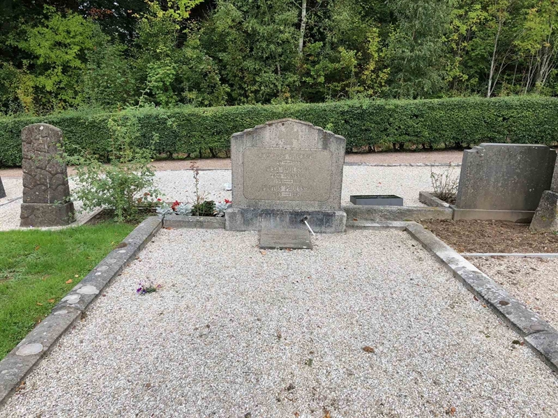 Grave number: RK A    34, 35
