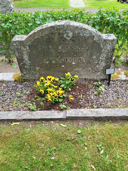 Grave number: Jä 02    43