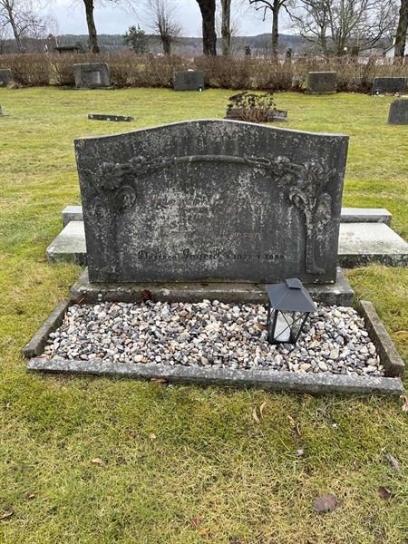 Grave number: Ärt 44 15   131+132