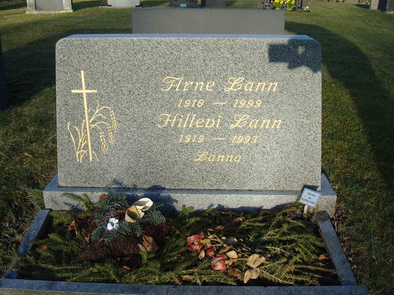 Grave number: KU 05   118