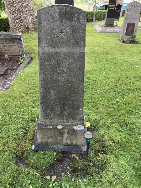 Grave number: 1 03    76