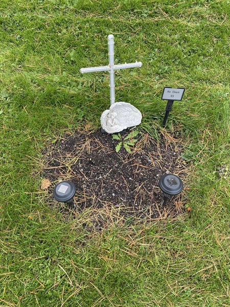 Hautatunnus: 2 E    93