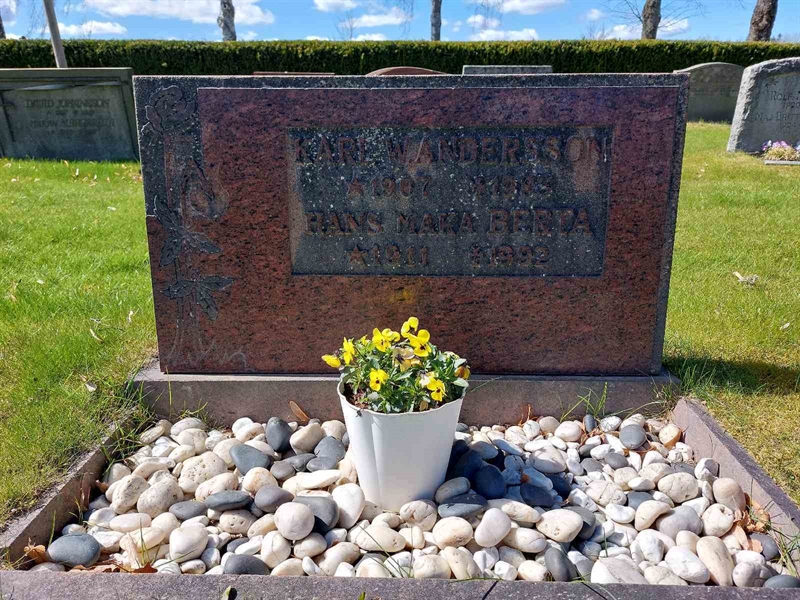 Grave number: HV 25   10, 11