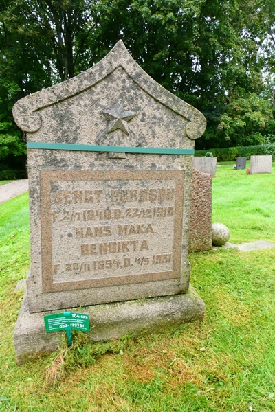 Grave number: TÖ 4     0X7