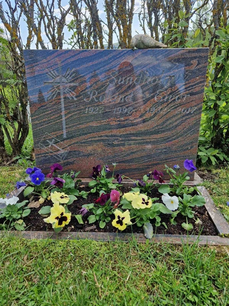 Grave number: 501 20 3379-3382
