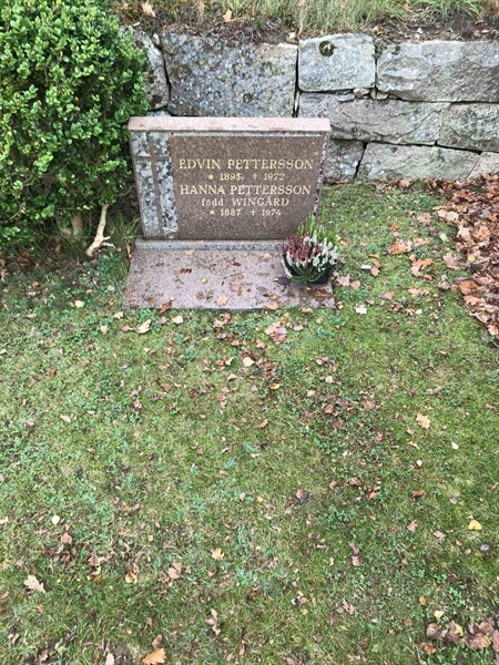 Grave number: SN 01   175