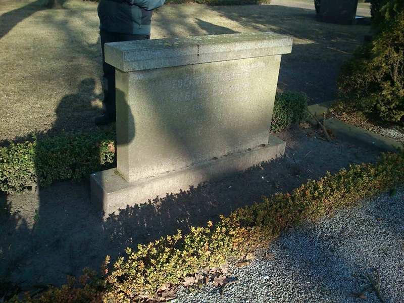 Grave number: Kg XII    56