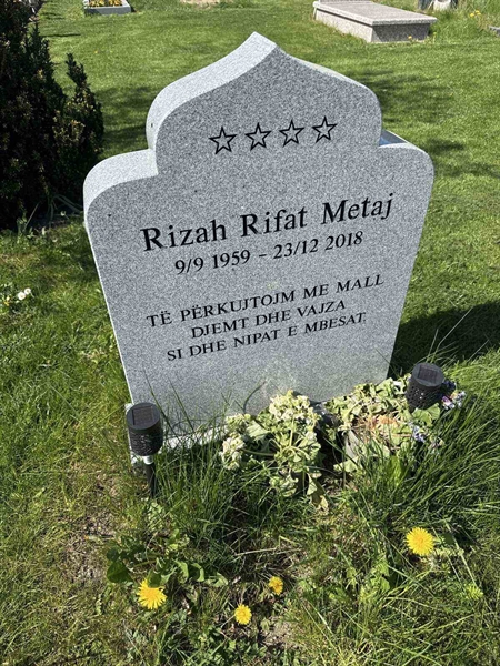 Grave number: R 05M 215