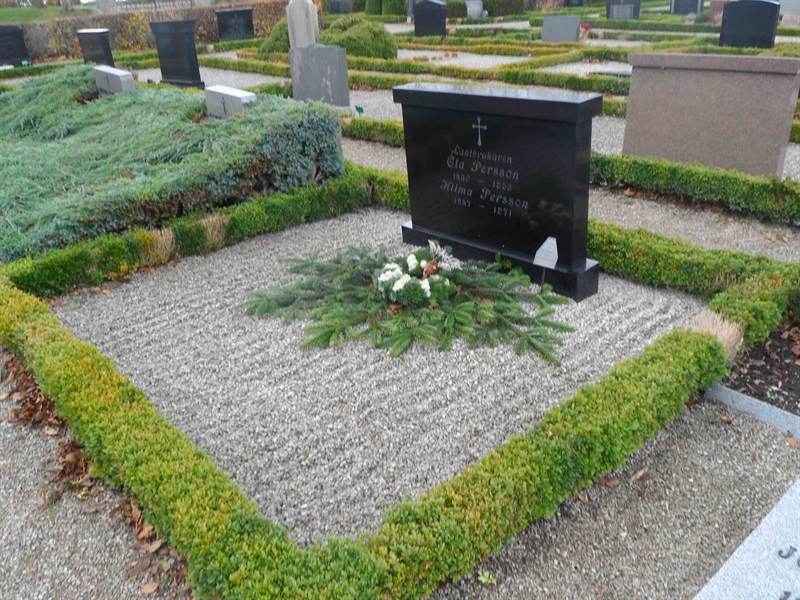 Grave number: ÖTN NMK2    18, 19