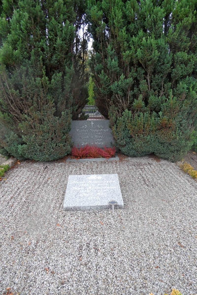 Grave number: ÖK 8     1